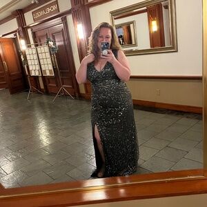 Galina Signature Green sequin dress size 16